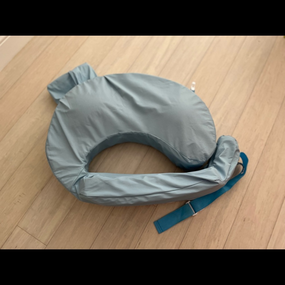 SOLD 😻😻😻 Brestfriend Waterproof Nursing Pillow